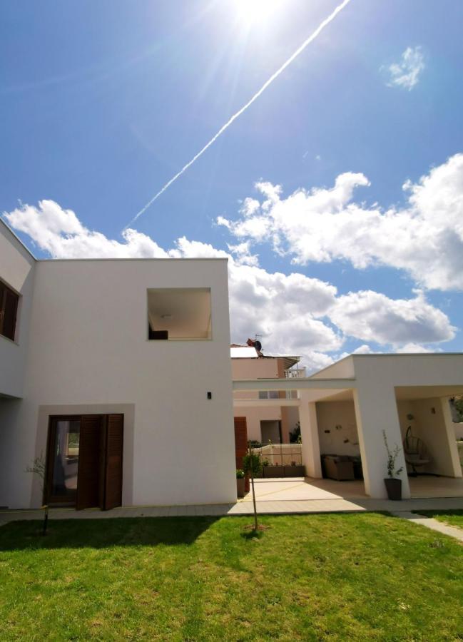 Apartments Leticia Vrsi Bagian luar foto