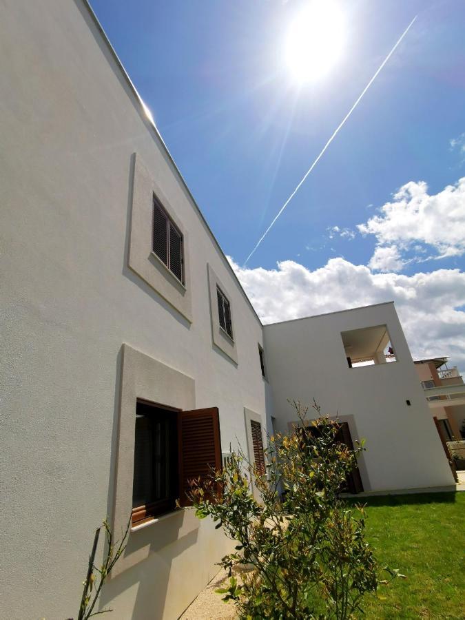 Apartments Leticia Vrsi Bagian luar foto