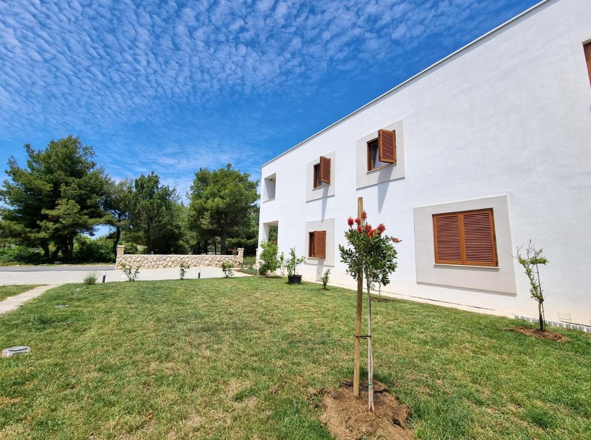 Apartments Leticia Vrsi Bagian luar foto