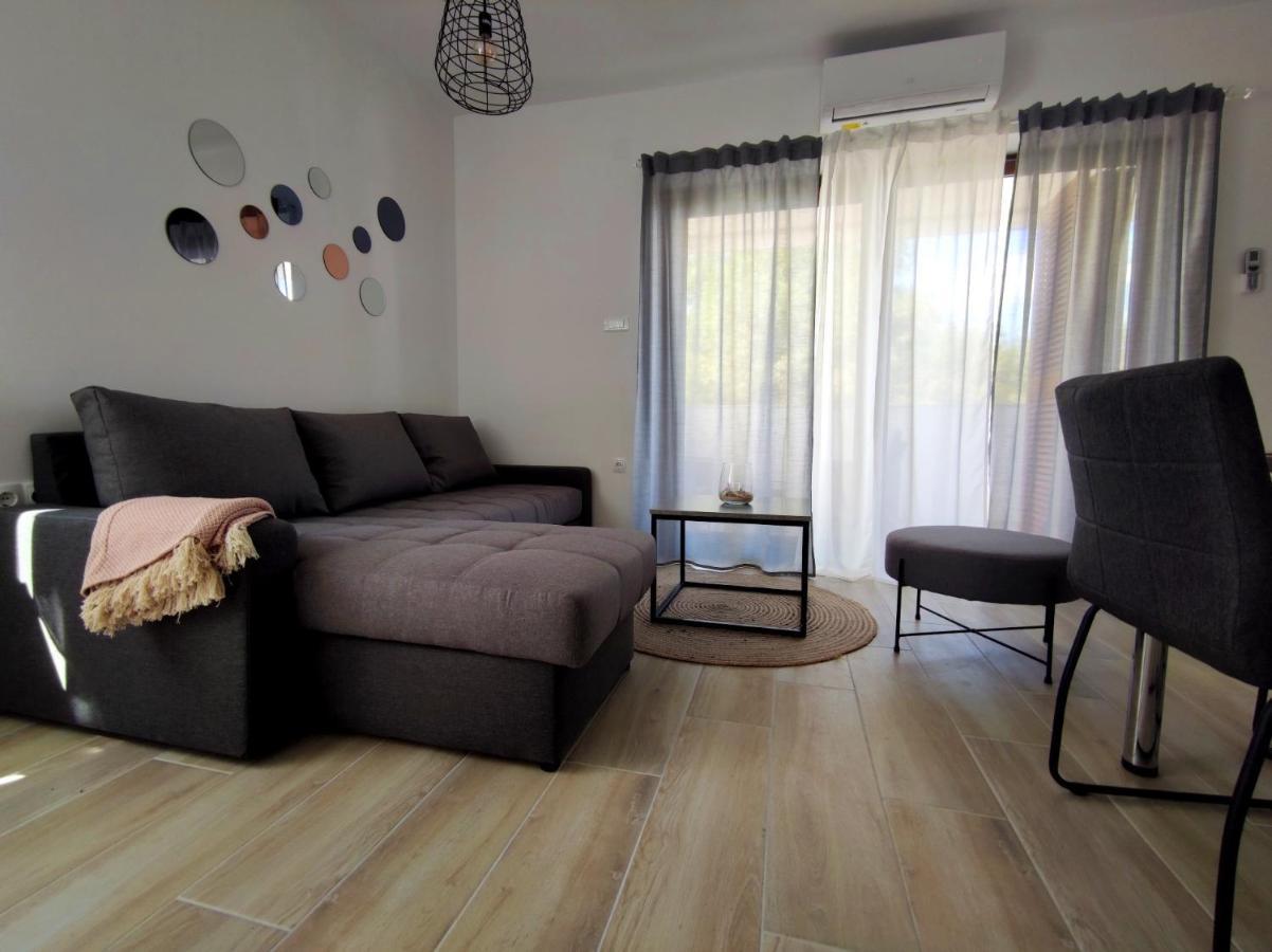 Apartments Leticia Vrsi Bagian luar foto