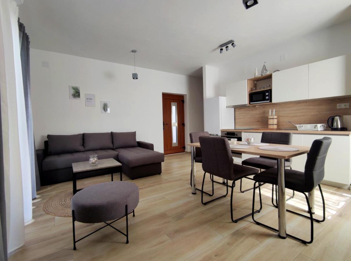 Apartments Leticia Vrsi Bagian luar foto