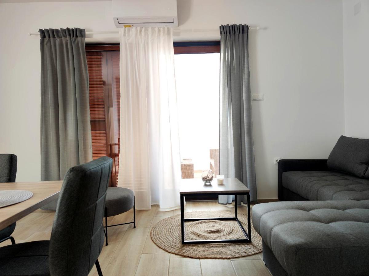 Apartments Leticia Vrsi Bagian luar foto