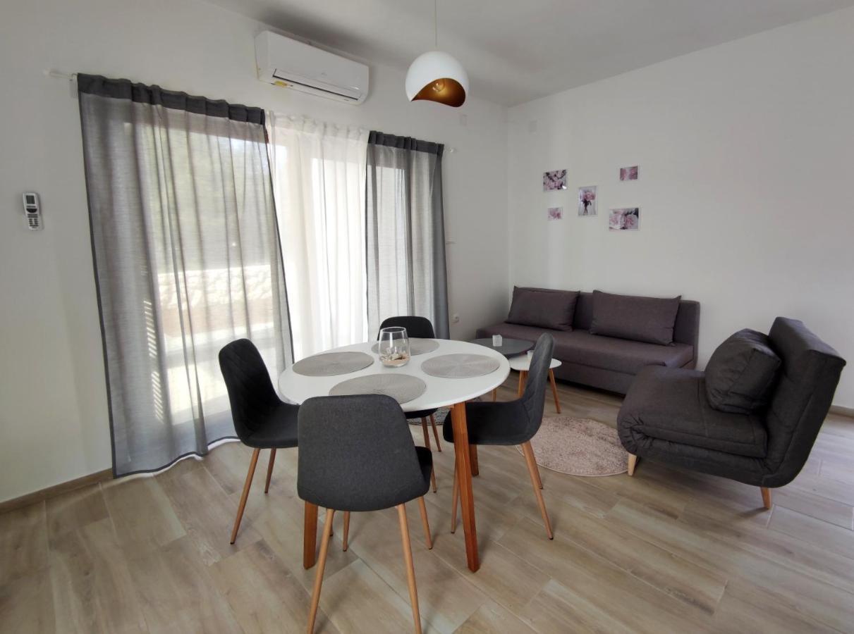 Apartments Leticia Vrsi Bagian luar foto